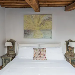 cozy-wooden-apt-in-piazza-navona.it-romehotels.com/
